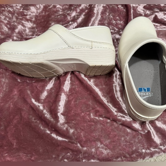 Dansko LT Pro Clogs - Bright White - Size 39 - US 7.5/8 - Picture 4 of 5
